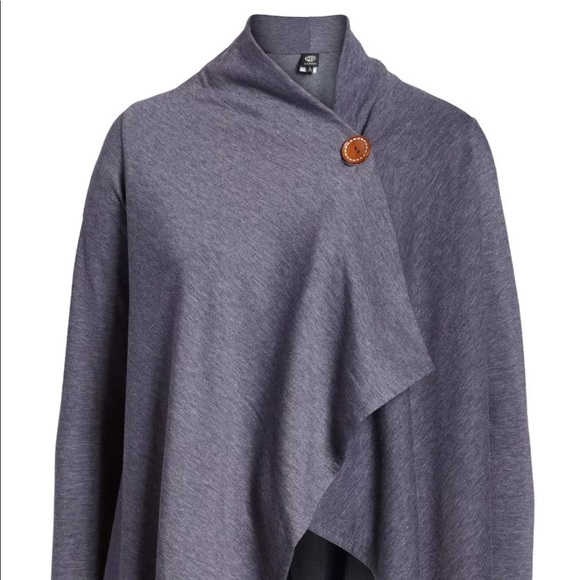 bobeau | Sweaters | Bobeau One Button 